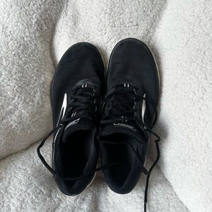 Used condition brooks pure flow 9.5 running shoe